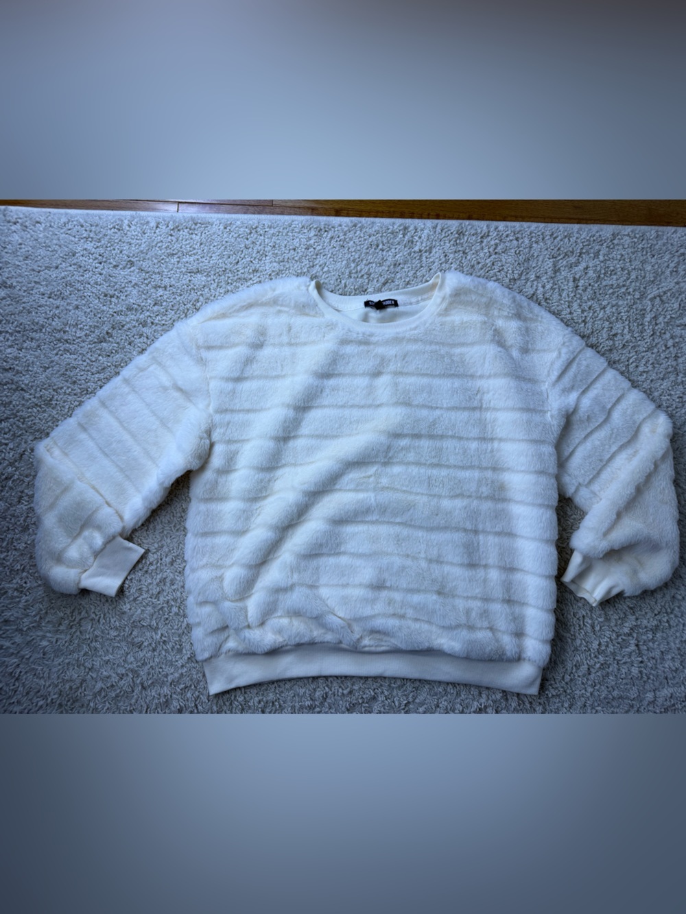 Cozy Women's Cream Faux-Fur Textured Sweatshirt XL